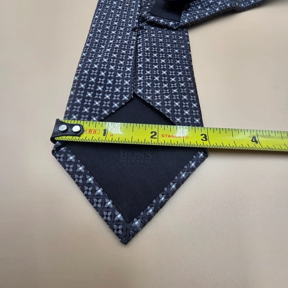 Hugo Boss Mens Silk Tie Grey Black Geometric Micro Pattern Made in Italy 3 Inch